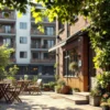 Immeuble de rapport ou appartement individuel : comment choisir sa stratégie d’investissement immobilier quand on est investisseur intermédiaire ?